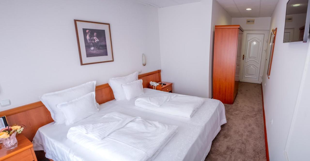 Hotel Integra دوبوي المظهر الخارجي الصورة