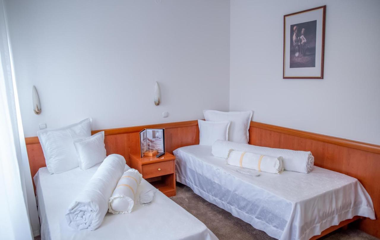 Hotel Integra دوبوي المظهر الخارجي الصورة